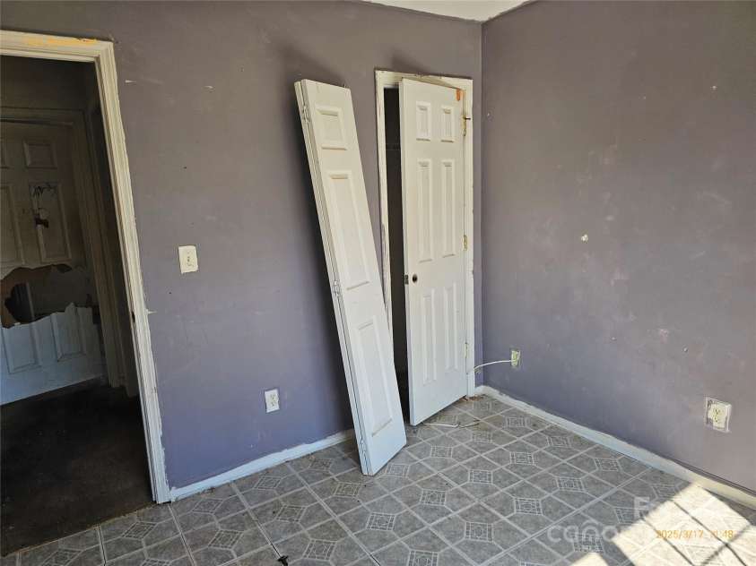 1421 Braveheart Lane, Charlotte, NC 28216.  MLS# CAR4234484, YatesRealty ID 6283. 