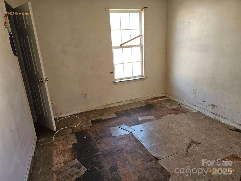 1421 Braveheart Lane, Charlotte, NC 28216.  MLS# CAR4234484, YatesRealty ID 6283. 