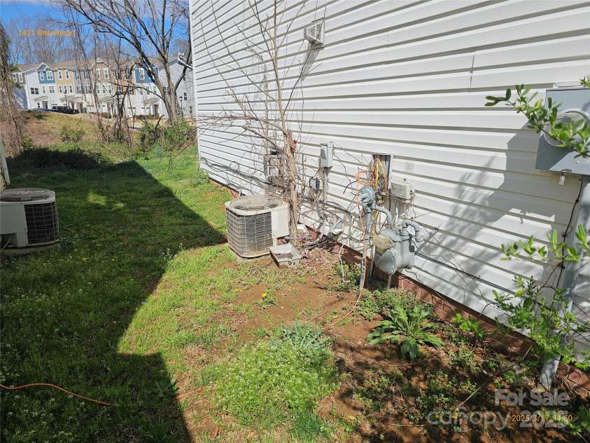 1421 Braveheart Lane, Charlotte, NC 28216.  MLS# CAR4234484, YatesRealty ID 6283. 