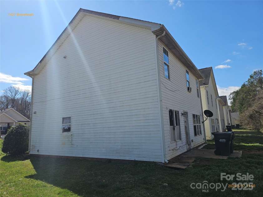 1421 Braveheart Lane, Charlotte, NC 28216.  MLS# CAR4234484, YatesRealty ID 6283. 