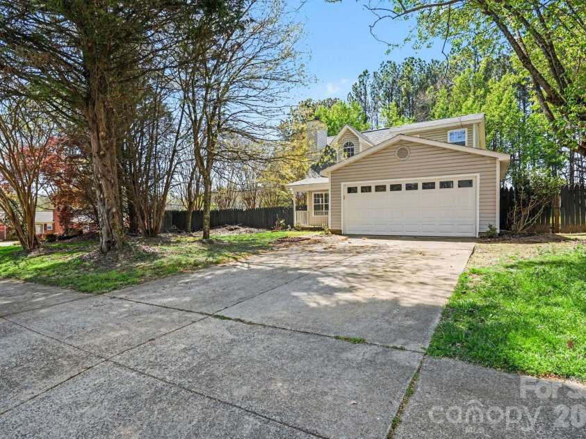 3601 Cedarbark Drive, Matthews, NC 28105.  MLS# CAR4360941, YatesRealty ID 6283. 