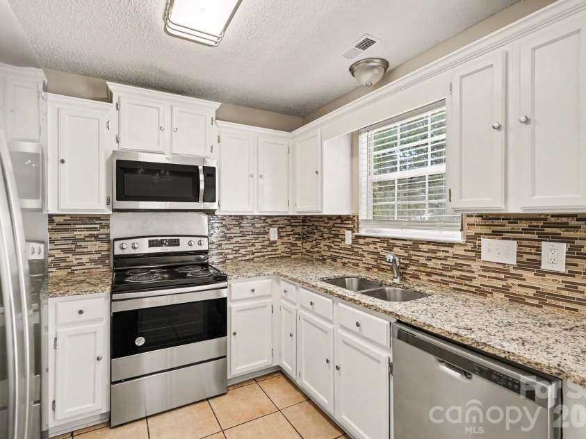 3601 Cedarbark Drive, Matthews, NC 28105.  MLS# CAR4360941, YatesRealty ID 6283. 