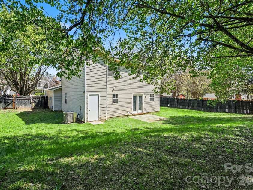 3601 Cedarbark Drive, Matthews, NC 28105.  MLS# CAR4360941, YatesRealty ID 6283. 