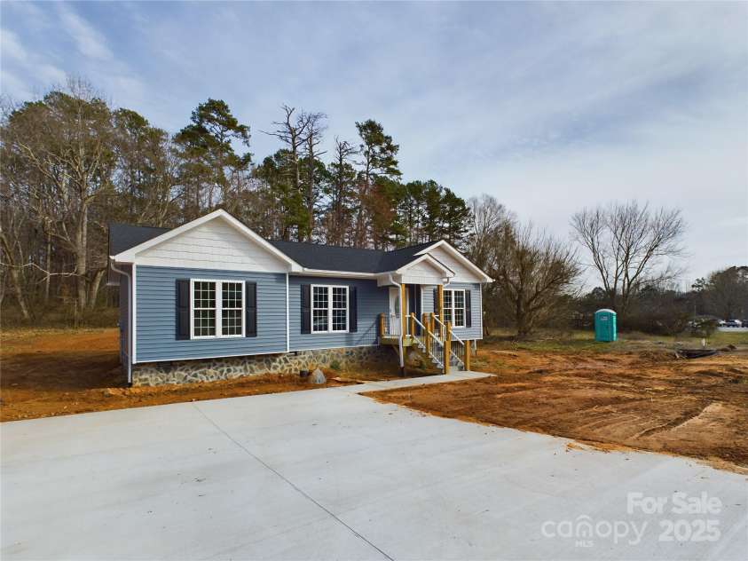 64 Highland Avenue, Granite Falls, NC 28630.  MLS# CAR4225261, YatesRealty ID 6285. 