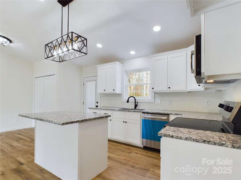 64 Highland Avenue, Granite Falls, NC 28630.  MLS# CAR4225261, YatesRealty ID 6285. 