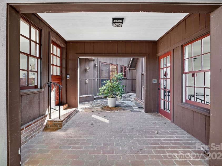 777 River Road, Tryon, NC 28782.  MLS# CAR4316725, YatesRealty ID 6286. Primary House Foyer