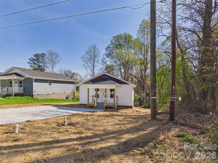 209 Hauss Ridge Road, Valdese, NC 28690.  MLS# CAR4361544, YatesRealty ID 6287. 