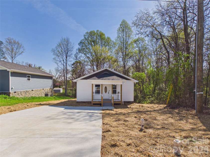 209 Hauss Ridge Road, Valdese, NC 28690.  MLS# CAR4361544, YatesRealty ID 6287. 