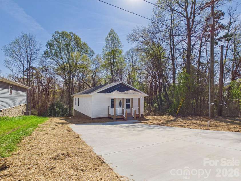 209 Hauss Ridge Road, Valdese, NC 28690.  MLS# CAR4361544, YatesRealty ID 6287. 