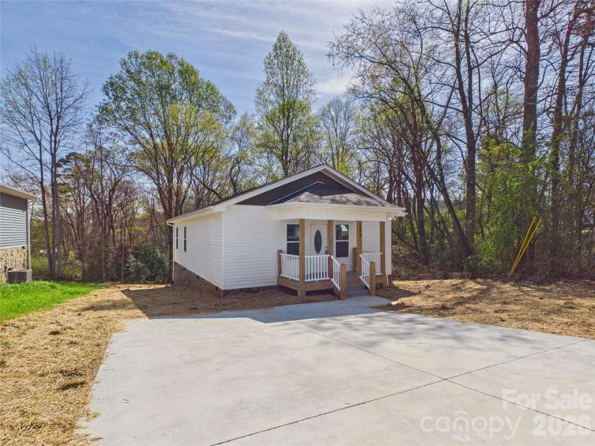 209 Hauss Ridge Road, Valdese, NC 28690.  MLS# CAR4361544, YatesRealty ID 6287. 