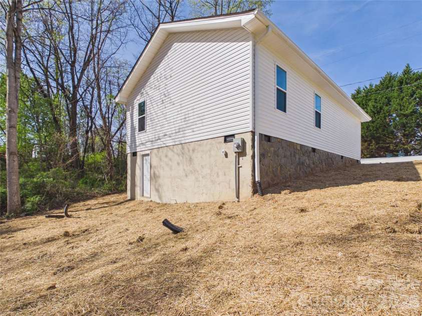 209 Hauss Ridge Road, Valdese, NC 28690.  MLS# CAR4361544, YatesRealty ID 6287. 