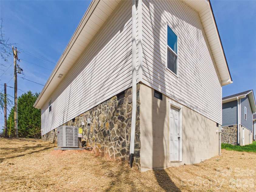 209 Hauss Ridge Road, Valdese, NC 28690.  MLS# CAR4361544, YatesRealty ID 6287. 