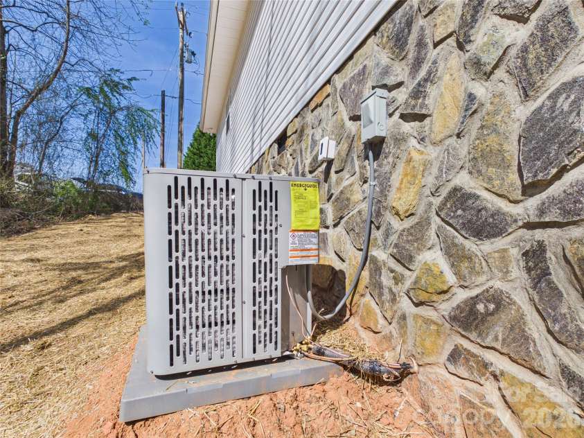 209 Hauss Ridge Road, Valdese, NC 28690.  MLS# CAR4361544, YatesRealty ID 6287. 