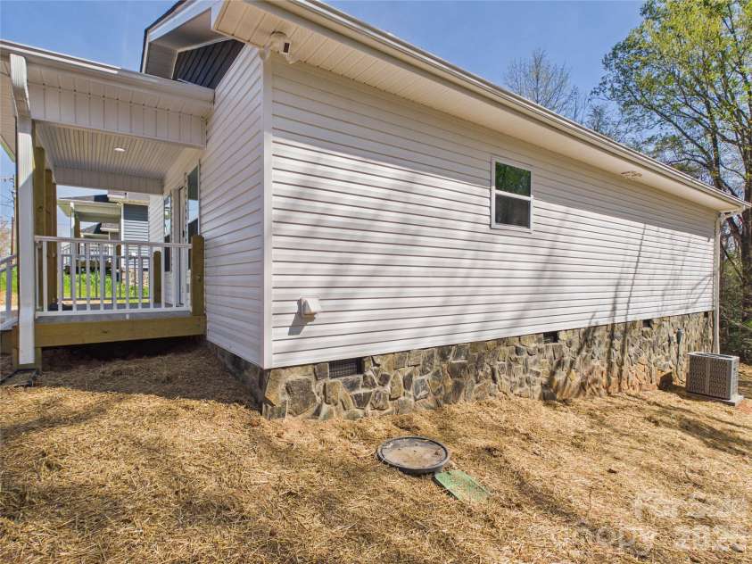 209 Hauss Ridge Road, Valdese, NC 28690.  MLS# CAR4361544, YatesRealty ID 6287. 