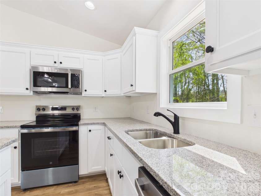 209 Hauss Ridge Road, Valdese, NC 28690.  MLS# CAR4361544, YatesRealty ID 6287. 