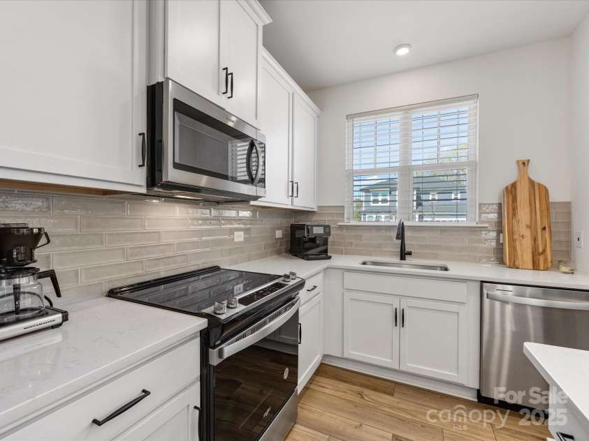 1542 Cedar Tree Drive, Belmont, NC 28012.  MLS# CAR4238594, YatesRealty ID 6288. Neutral colors throughout