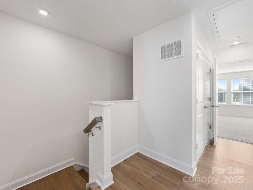 1542 Cedar Tree Drive, Belmont, NC 28012.  MLS# CAR4238594, YatesRealty ID 6288. Second floor hallway/landing