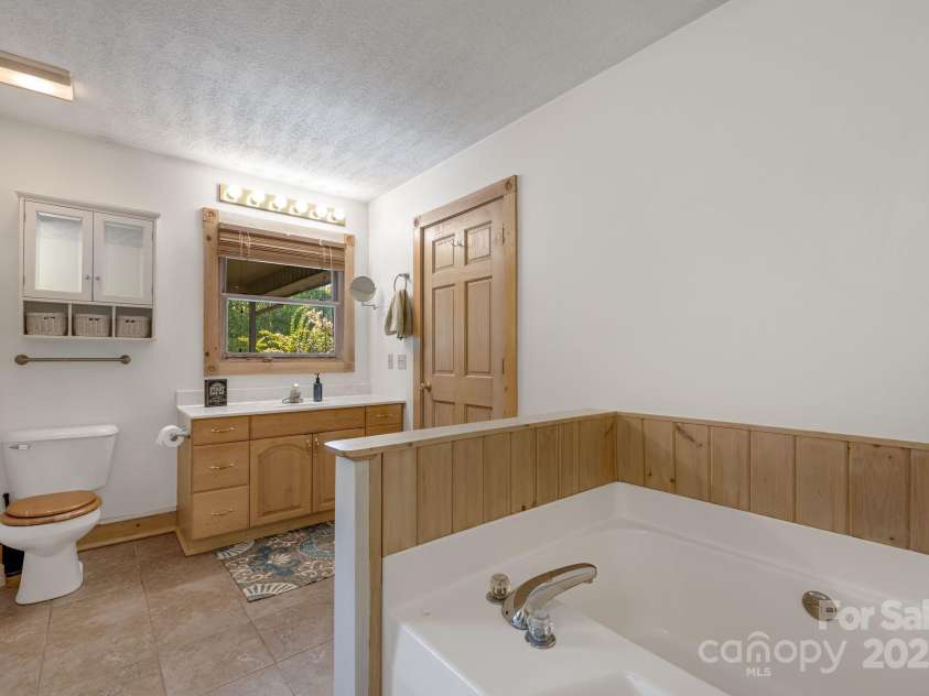 57 Stillwater Springs Road, Burnsville, NC 28714.  MLS# CAR4295423, YatesRealty ID 629. Primary Bathroom 57 Stillwater Springs Road Burnsville, NC