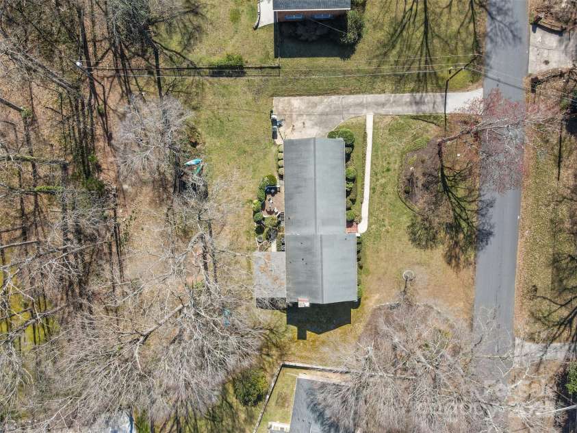211 Kingsway Circle, Charlotte, NC 28214.  MLS# CAR4225405, YatesRealty ID 6290. 