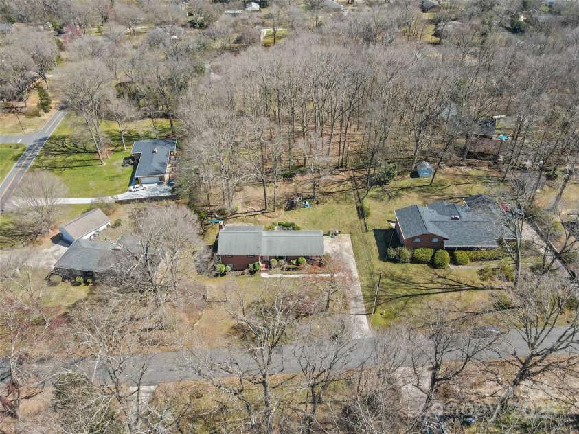 211 Kingsway Circle, Charlotte, NC 28214.  MLS# CAR4225405, YatesRealty ID 6290. 