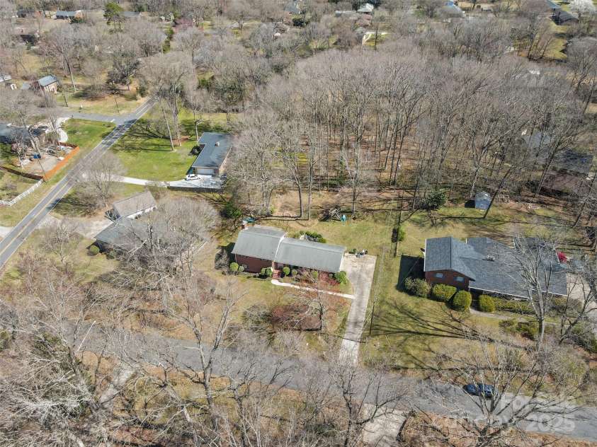 211 Kingsway Circle, Charlotte, NC 28214.  MLS# CAR4225405, YatesRealty ID 6290. 