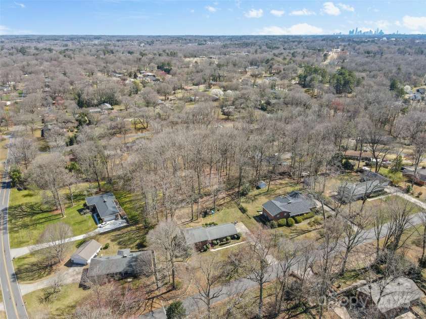 211 Kingsway Circle, Charlotte, NC 28214.  MLS# CAR4225405, YatesRealty ID 6290. 