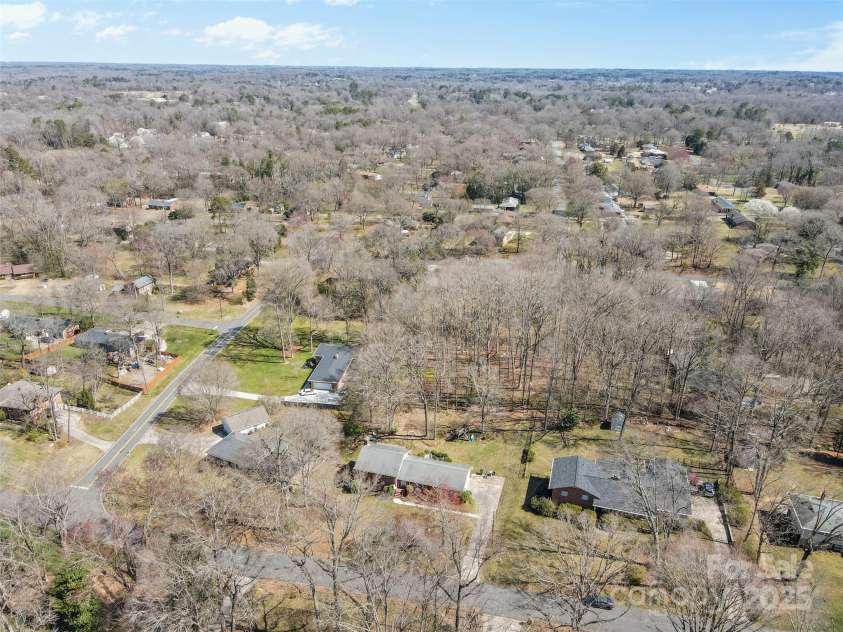 211 Kingsway Circle, Charlotte, NC 28214.  MLS# CAR4225405, YatesRealty ID 6290. 