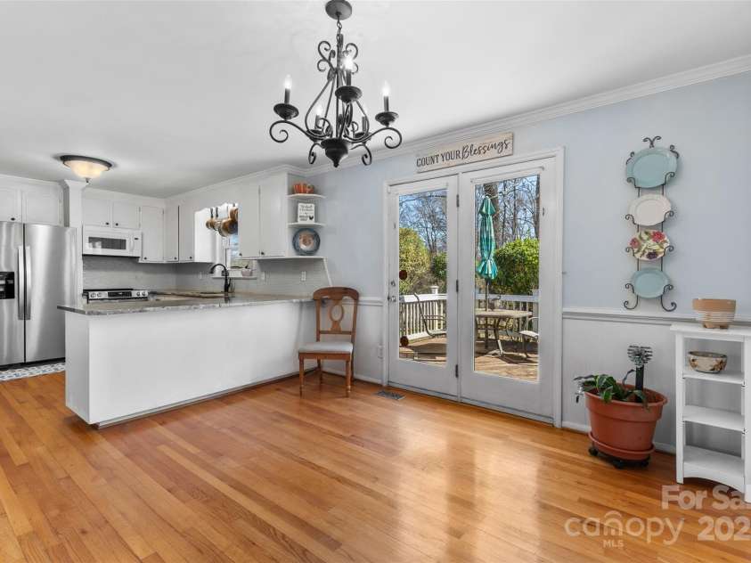 211 Kingsway Circle, Charlotte, NC 28214.  MLS# CAR4225405, YatesRealty ID 6290. 