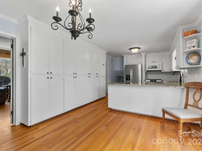 211 Kingsway Circle, Charlotte, NC 28214.  MLS# CAR4225405, YatesRealty ID 6290. 