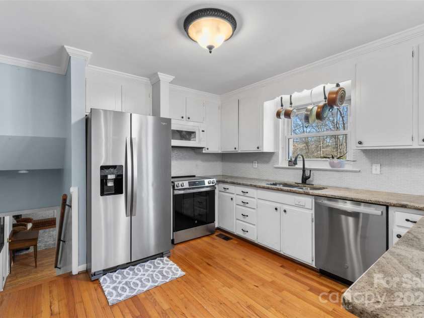 211 Kingsway Circle, Charlotte, NC 28214.  MLS# CAR4225405, YatesRealty ID 6290. 
