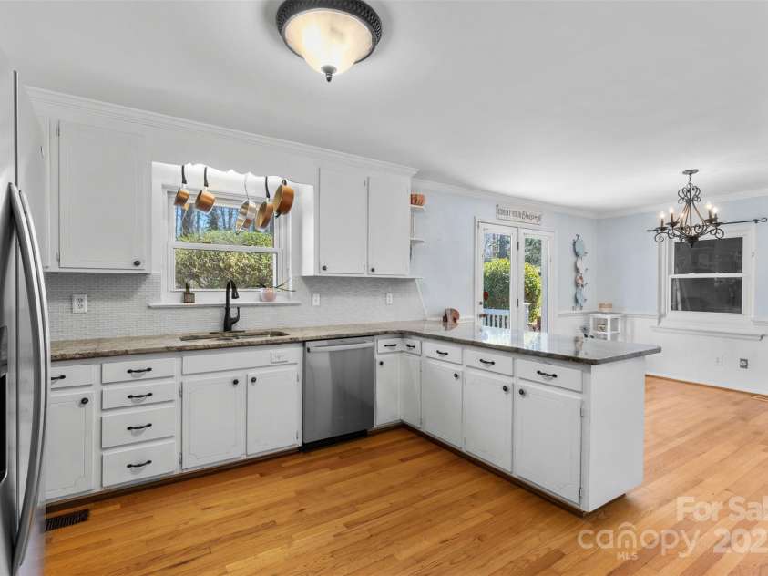 211 Kingsway Circle, Charlotte, NC 28214.  MLS# CAR4225405, YatesRealty ID 6290. 