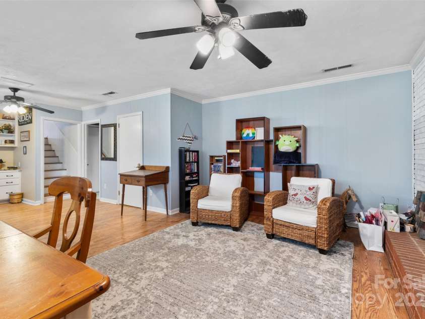 211 Kingsway Circle, Charlotte, NC 28214.  MLS# CAR4225405, YatesRealty ID 6290. 