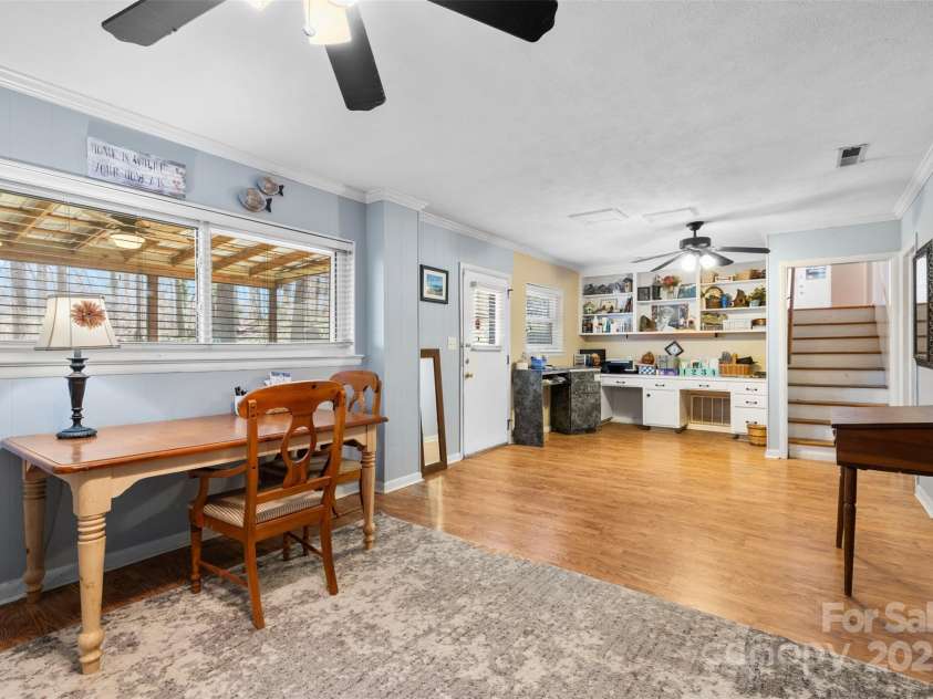 211 Kingsway Circle, Charlotte, NC 28214.  MLS# CAR4225405, YatesRealty ID 6290. 