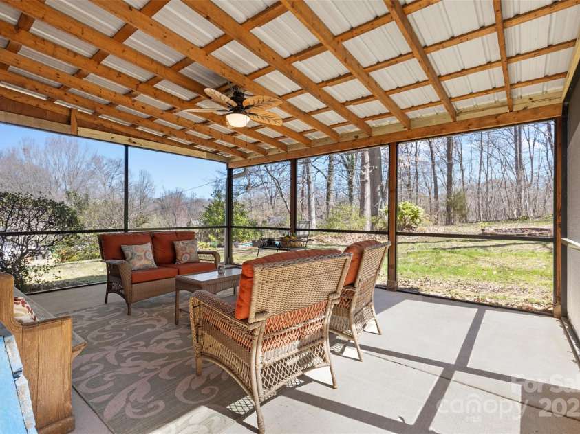 211 Kingsway Circle, Charlotte, NC 28214.  MLS# CAR4225405, YatesRealty ID 6290. 