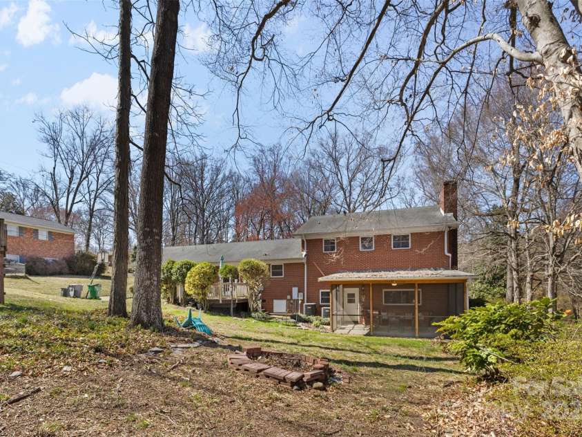 211 Kingsway Circle, Charlotte, NC 28214.  MLS# CAR4225405, YatesRealty ID 6290. 