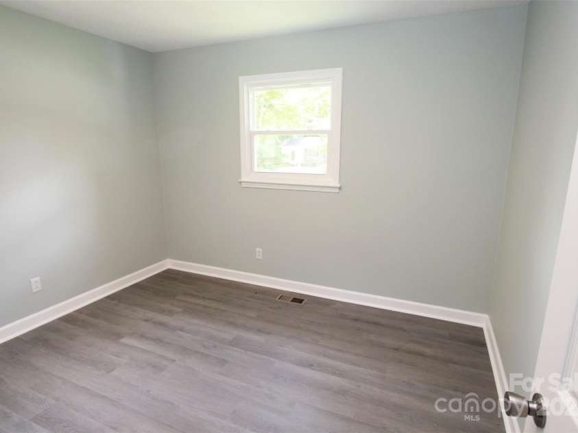 412 Lakeview Drive, Wadesboro, NC 28170.  MLS# CAR4132171, YatesRealty ID 6292. 