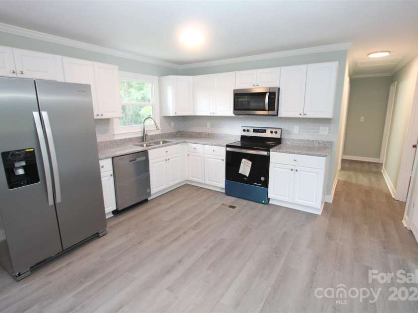 412 Lakeview Drive, Wadesboro, NC 28170.  MLS# CAR4132171, YatesRealty ID 6292. 