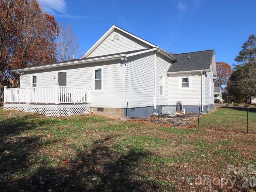 605 US 70 Highway, Hildebran, NC 28637.  MLS# CAR4321162, YatesRealty ID 6294. 