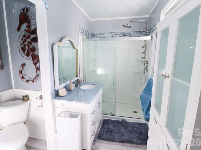 605 US 70 Highway, Hildebran, NC 28637.  MLS# CAR4321162, YatesRealty ID 6294. Primary Bath