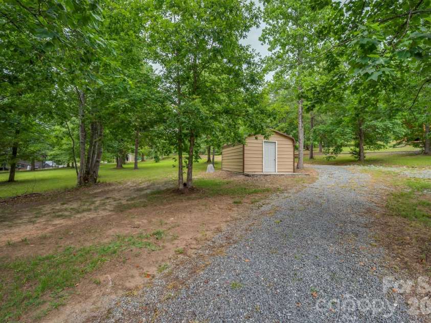 162 Sandstone Drive, Union Mills, NC 28167.  MLS# CAR4400910, YatesRealty ID 6295. Circle drive