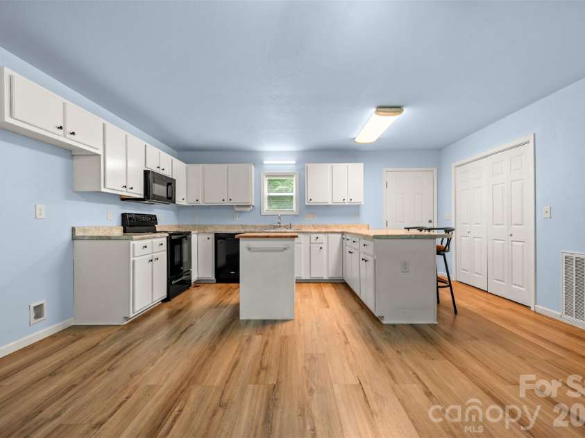 162 Sandstone Drive, Union Mills, NC 28167.  MLS# CAR4400910, YatesRealty ID 6295. Wide open Kitchen
