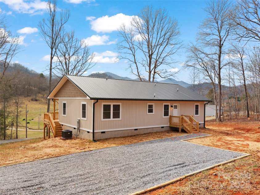 471 Compromise Drive, Waynesville, NC 28785.  MLS# CAR4226542, YatesRealty ID 6295. 