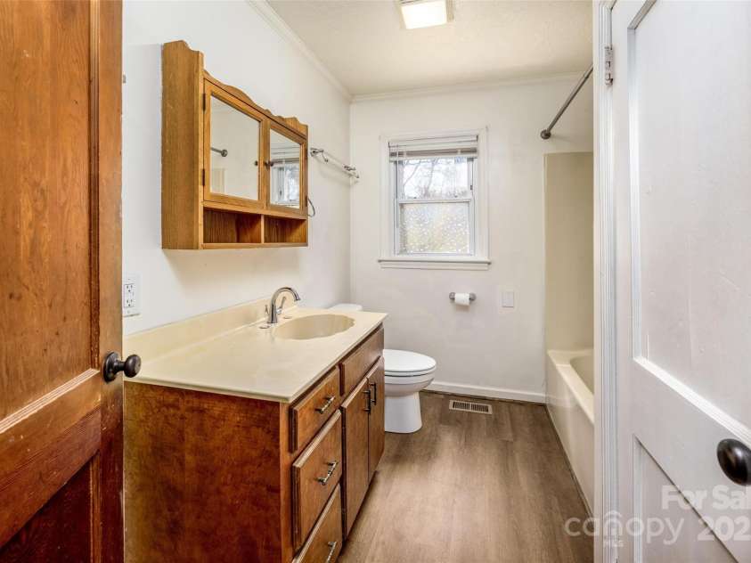260 Penninger Drive, Woodleaf, NC 27054.  MLS# CAR4266246, YatesRealty ID 6296. Bathroom