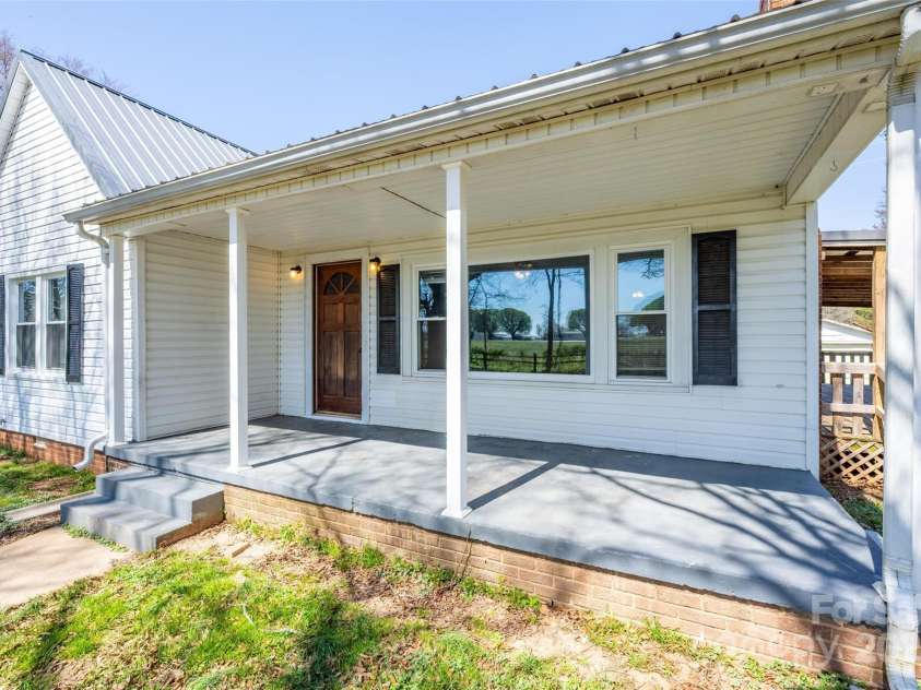 260 Penninger Drive, Woodleaf, NC 27054.  MLS# CAR4266246, YatesRealty ID 6296. House/ Front porch