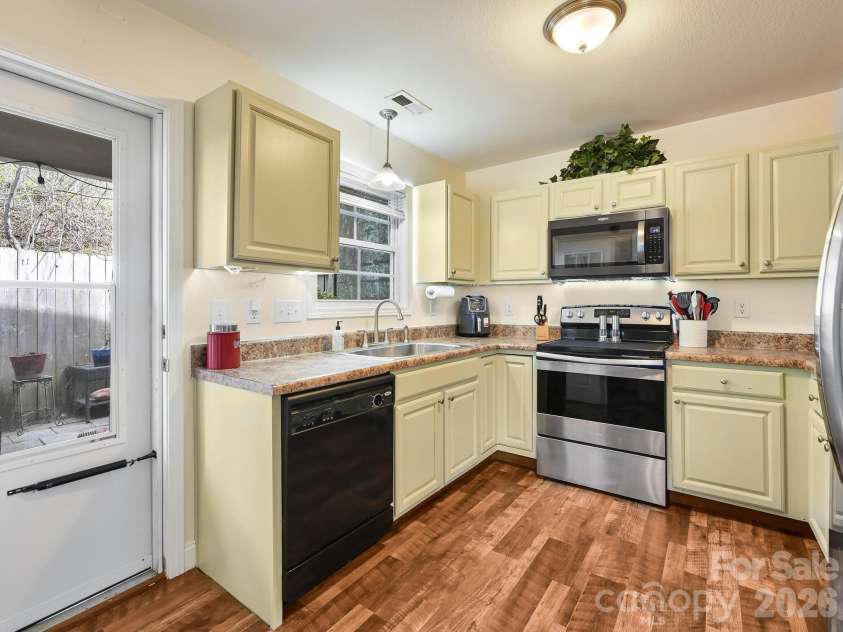 7 Mahogany Road, Arden, NC 28704.  MLS# CAR4357800, YatesRealty ID 6297. 