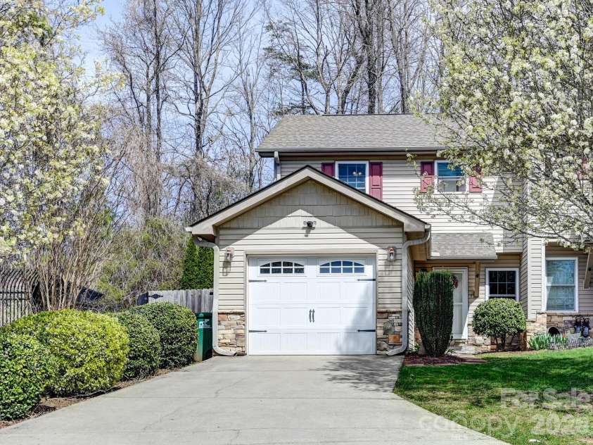 7 Mahogany Road, Arden, NC 28704.  MLS# CAR4357800, YatesRealty ID 6297. 