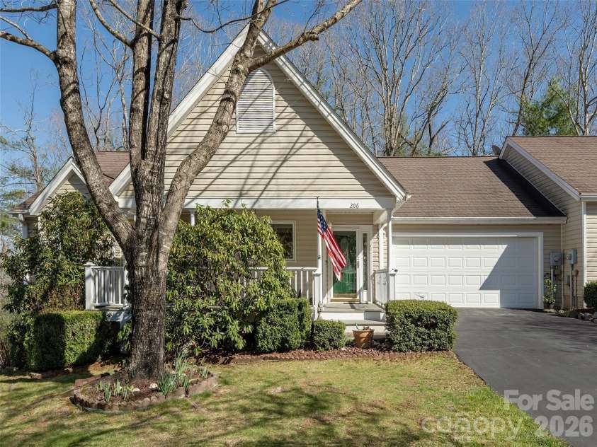 206 Black Oak Lane, Hendersonville, NC 28791.  MLS# CAR4362084, YatesRealty ID 6298. 