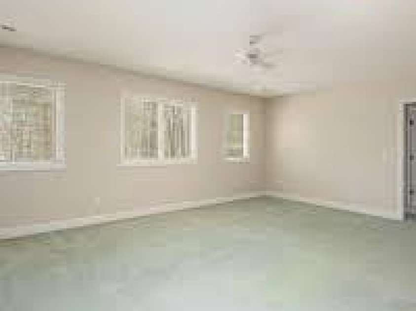 206 Black Oak Lane, Hendersonville, NC 28791.  MLS# CAR4362084, YatesRealty ID 6298. 