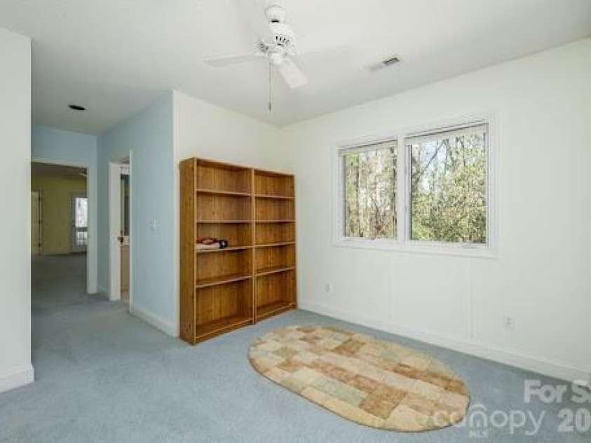 206 Black Oak Lane, Hendersonville, NC 28791.  MLS# CAR4362084, YatesRealty ID 6298. 