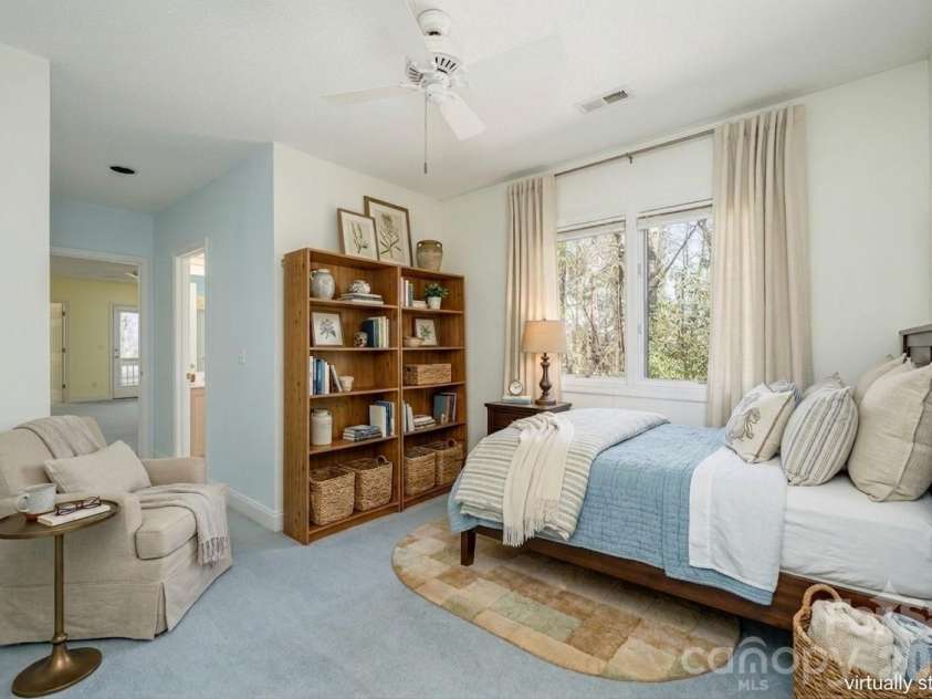 206 Black Oak Lane, Hendersonville, NC 28791.  MLS# CAR4362084, YatesRealty ID 6298. 